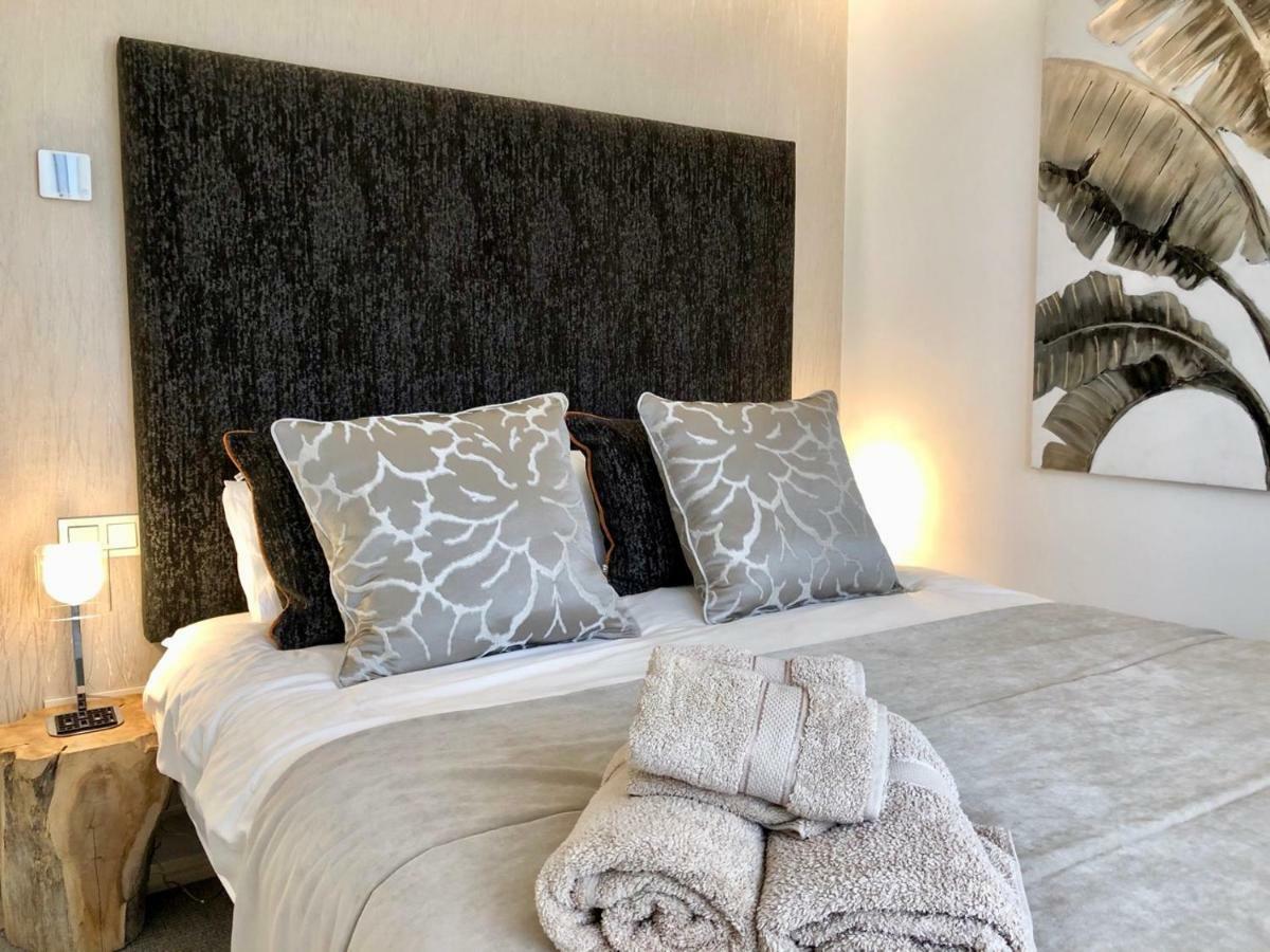 Luxury Apartment In La Isla, Walking Distance To Puerto Banus Marbella Exterior foto